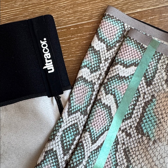 Ultracor Python Print High Rise Leggings with Teal Stripe size M - Picture 3 of 5